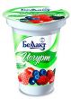 Молочный йогурт с кусочками лесных ягод